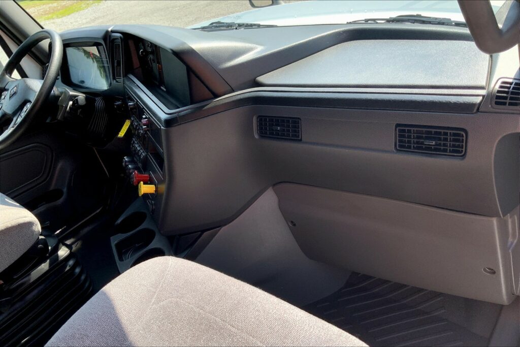 2023 CUM LT625 6X4 Sleeper