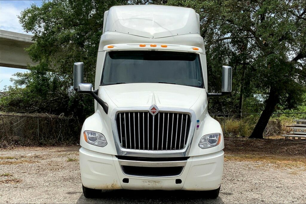 2023 INT LT625 6×4 Sleeper