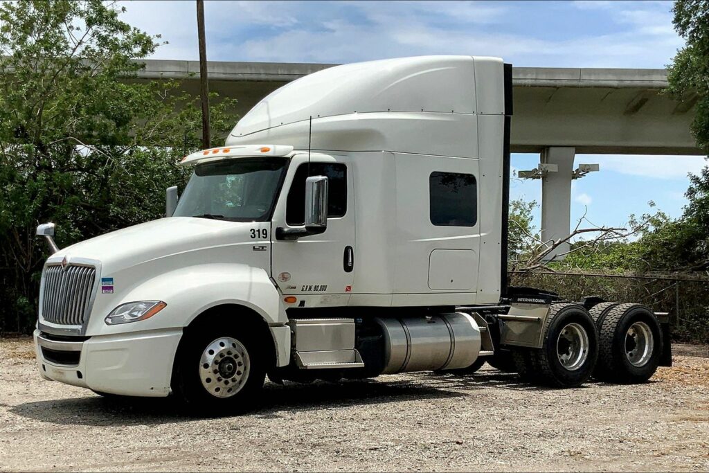 2023 INT LT625 6×4 Sleeper