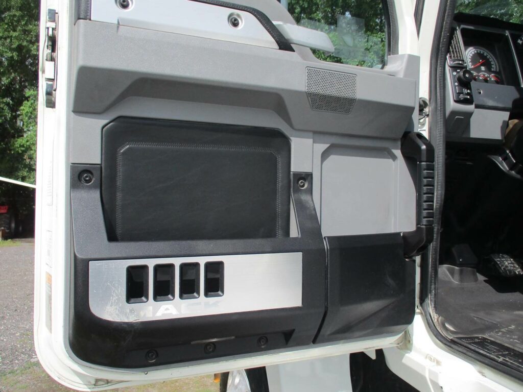 2019 Mack Pinnacle CHU613