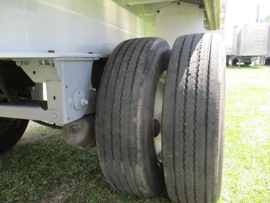 2010 Benson 48X102 ALUMINUM SPREAD AXLE FLAYBED