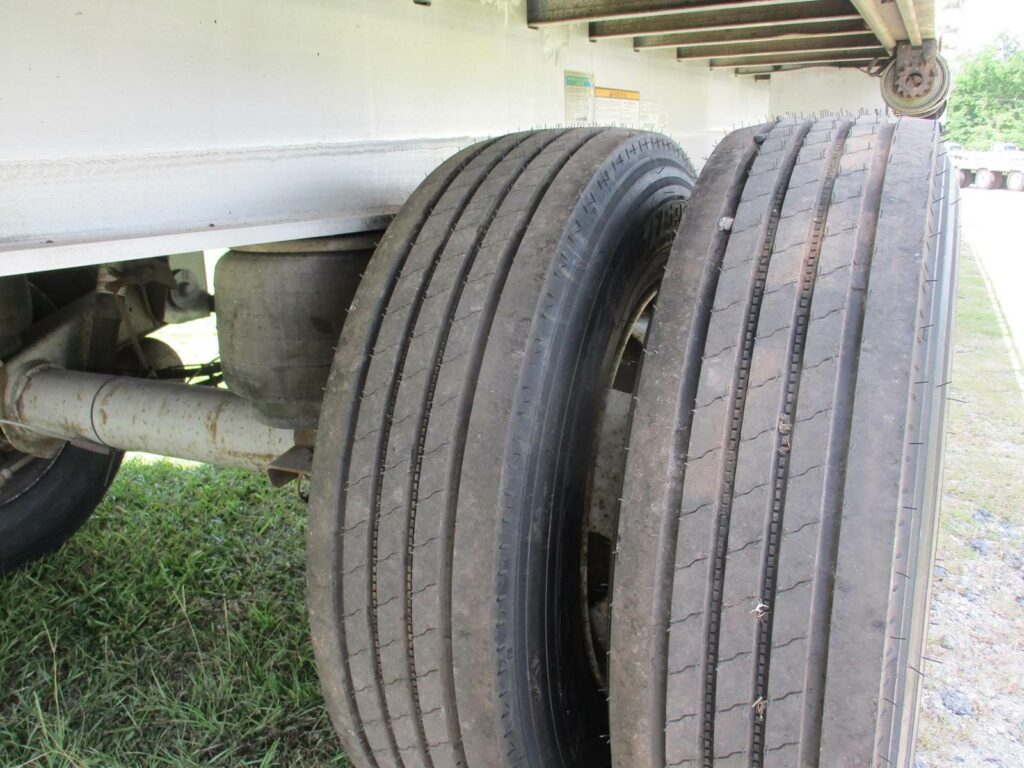 2010 Benson 48X102 ALUMINUM SPREAD AXLE FLAYBED