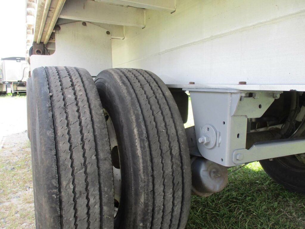 2010 Benson 48X102 ALUMINUM SPREAD AXLE FLAYBED