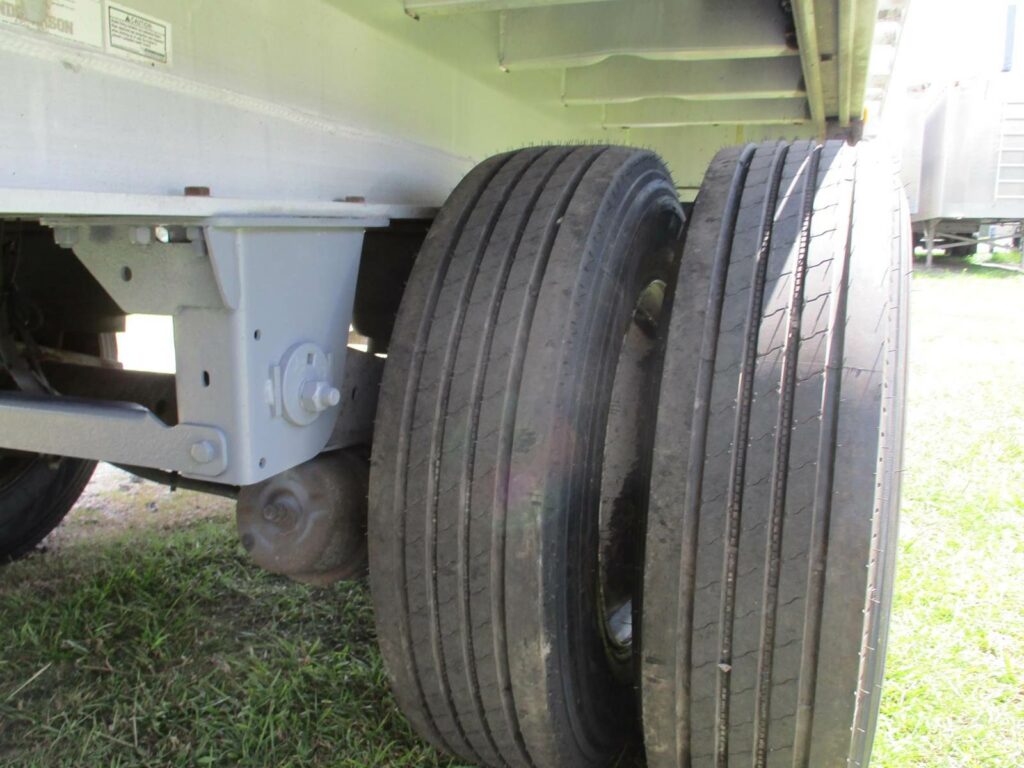 2010 Benson 48X102 ALUMINUM SPREAD AXLE FLAYBED