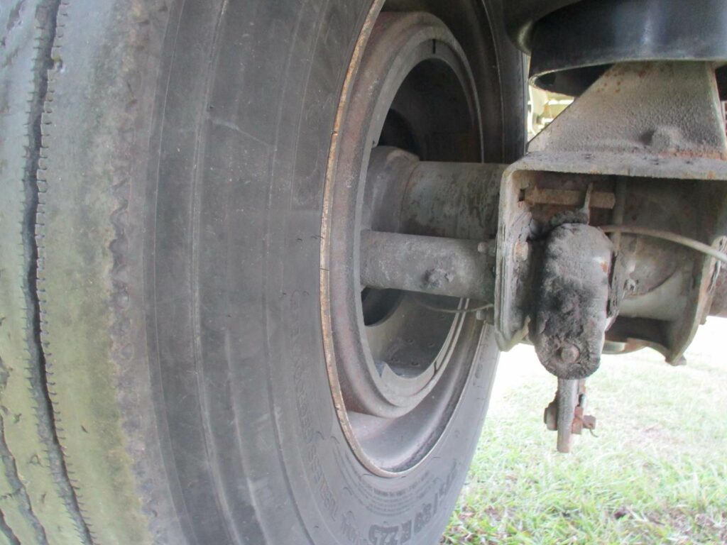 2010 Benson 48X102 ALUMINUM SPREAD AXLE FLAYBED