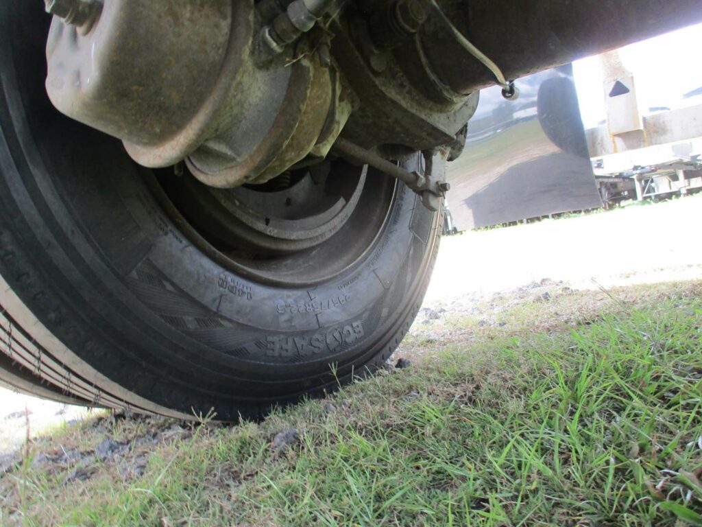 2010 Benson 48X102 ALUMINUM SPREAD AXLE FLAYBED