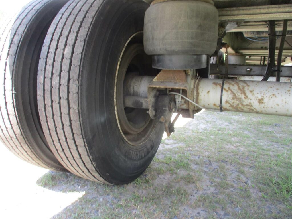 2010 Benson 48X102 SPREAD AXLE ALUMINUM FLATBED