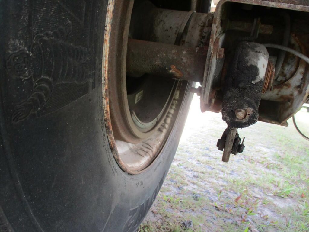 2010 Benson 48X102 SPREAD AXLE ALUMINUM FLATBED