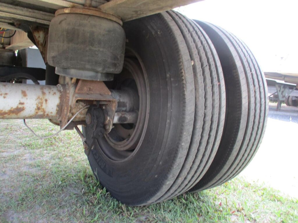 2010 Benson 48X102 SPREAD AXLE ALUMINUM FLATBED