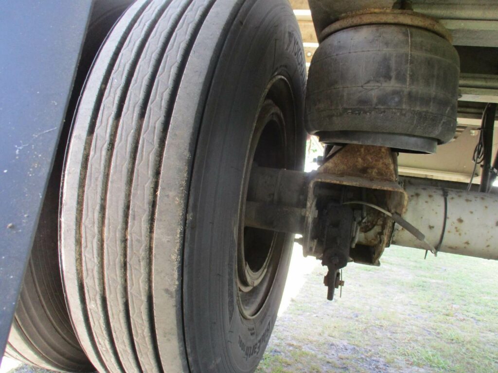 2010 Benson 48X102 SPREAD AXLE ALUMINUM FLATBED