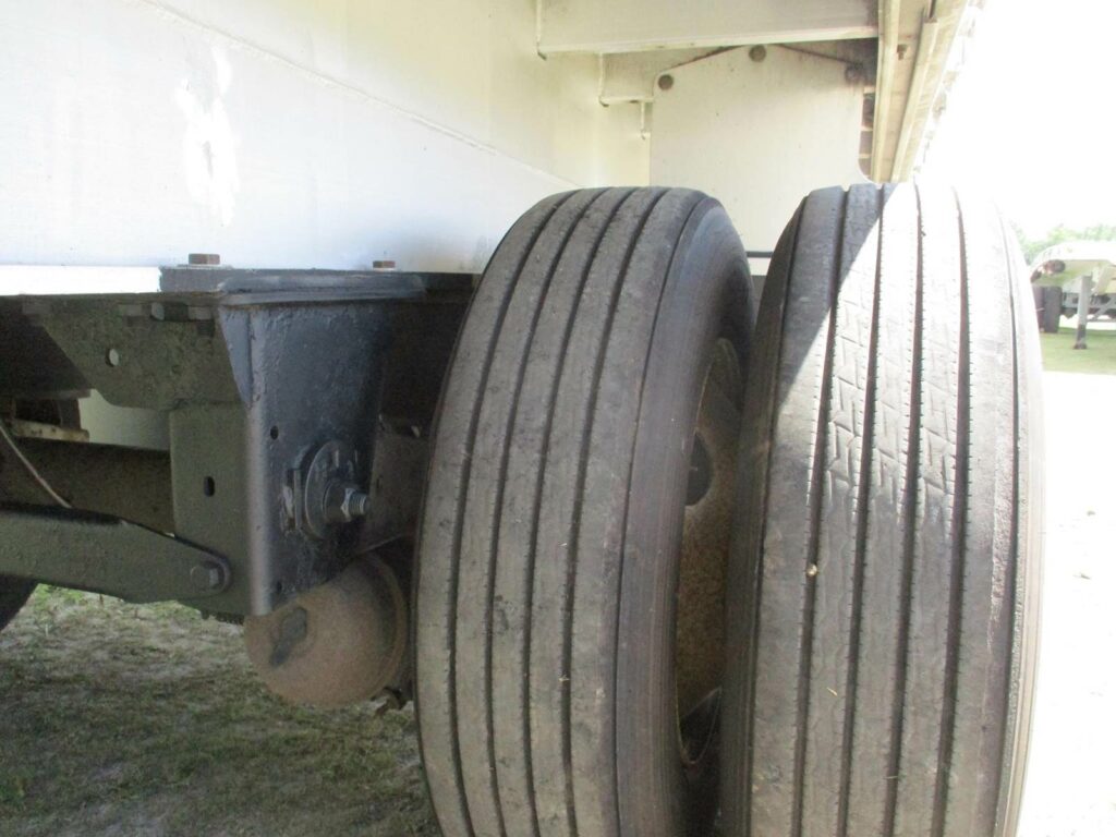 2010 Benson 48X102 SPREAD AXLE ALUMINUM FLATBED