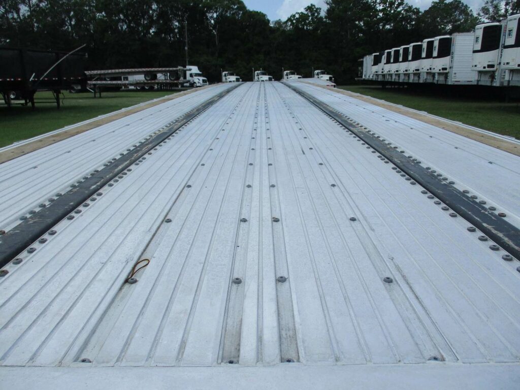 2020 UTILITY 48X102  SPREAD AXLE COMBO