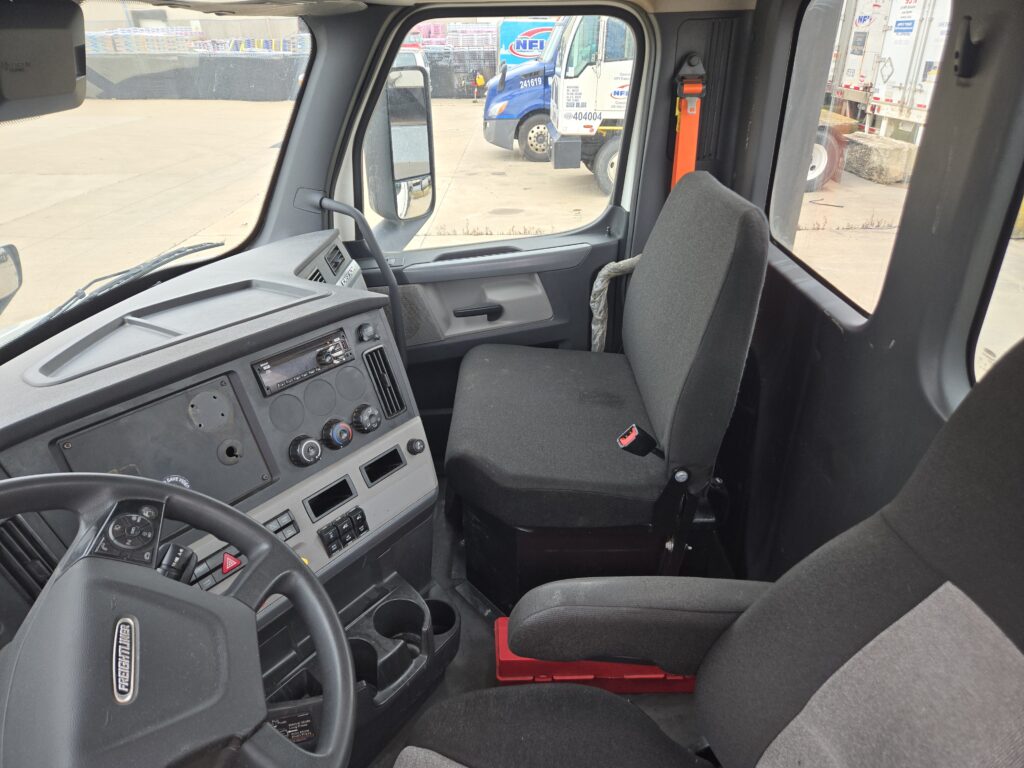 2020 Freightliner Day Cab