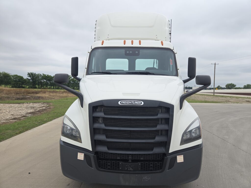 2020 Freightliner Day Cab