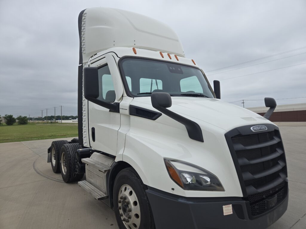 2020 Freightliner Day Cab