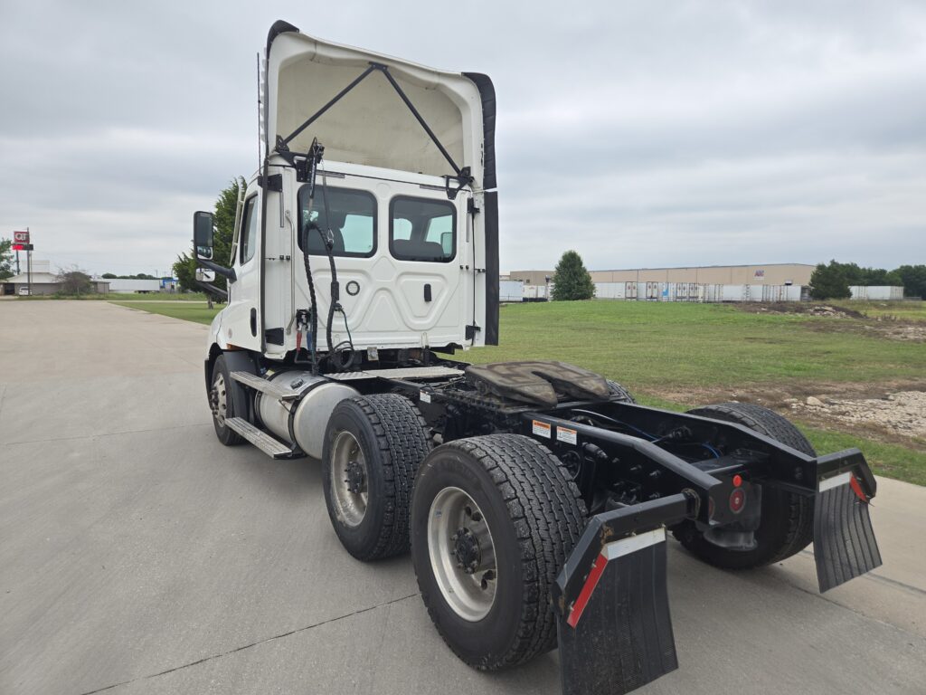 2020 Freightliner Day Cab