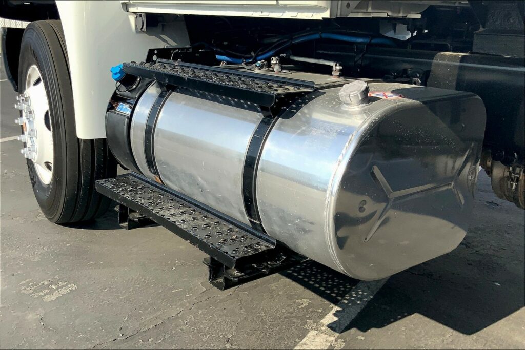 2020 CUM MV607 Medium Conventional