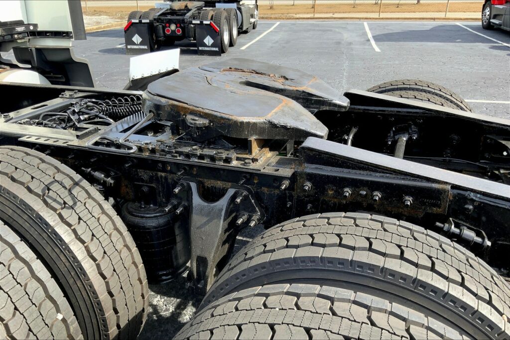 2021 CUM LT625 6×4 Sleeper