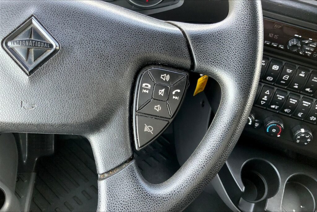 2021 CUM LT625 6×4 Sleeper