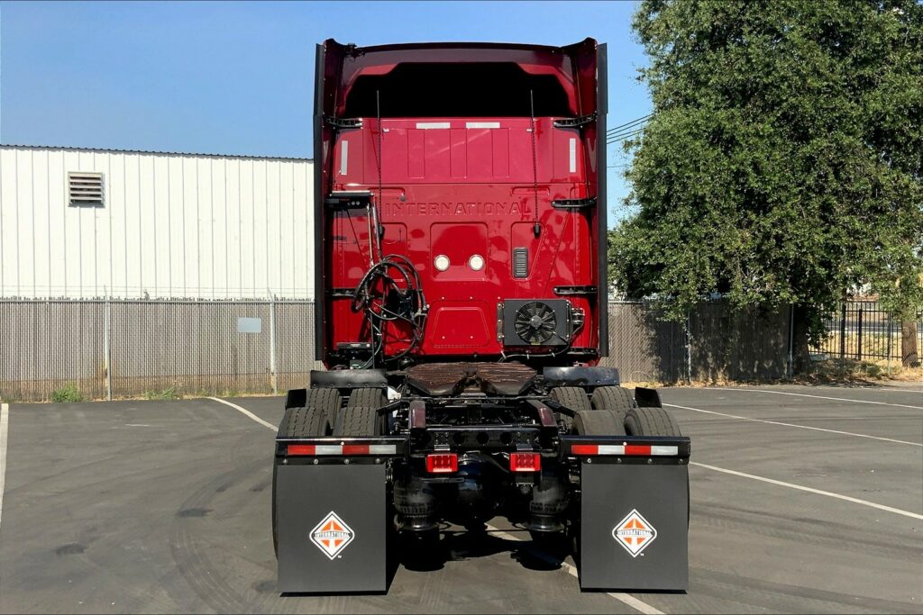 2021 CUM LT625 6×4 Sleeper