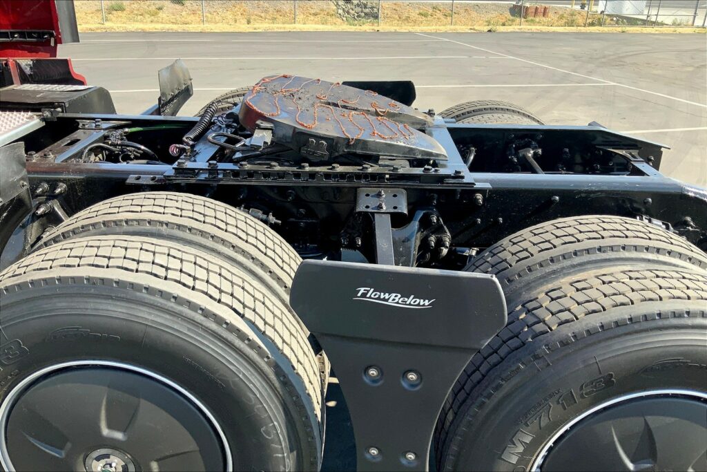 2021 CUM LT625 6×4 Sleeper