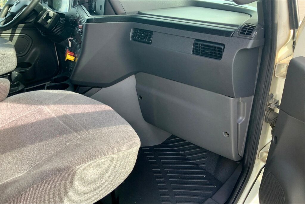 2021 CUM LT625 6×4 Sleeper