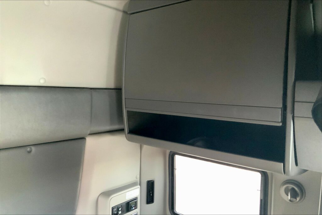 2021 CUM LT625 6×4 Sleeper