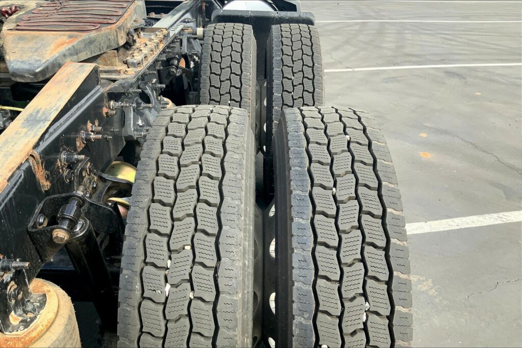 2021 CUM LT625 6×4 Sleeper