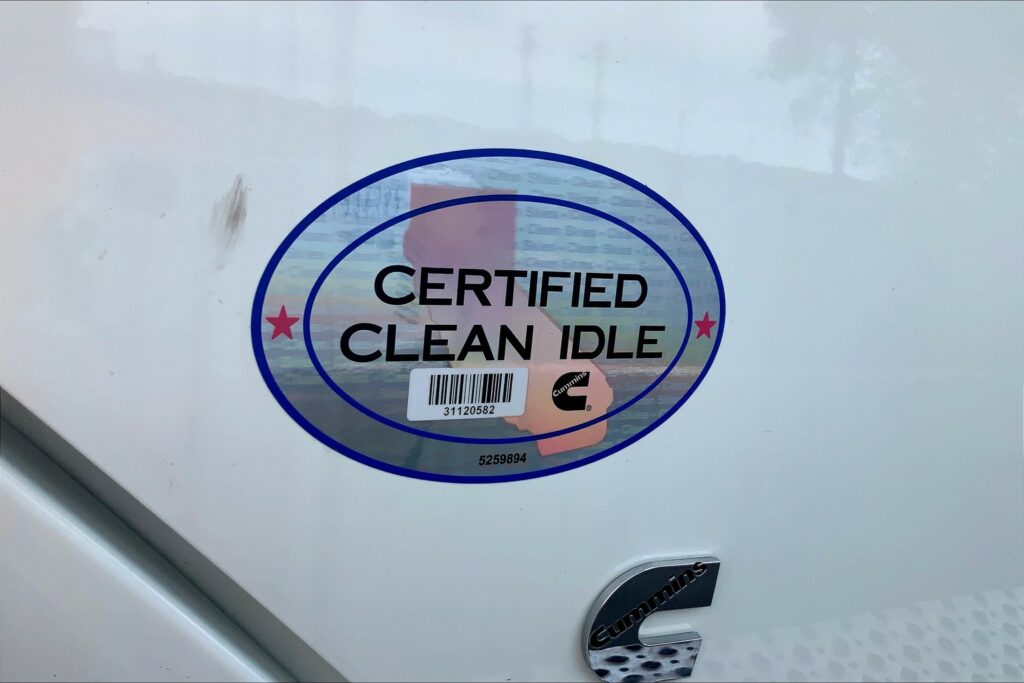 2021 CUM LT625 6×4 Sleeper