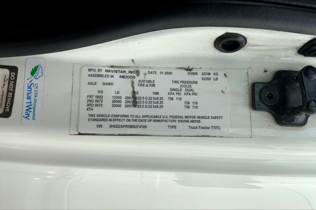 2021 CUM LT625 6×4 Sleeper