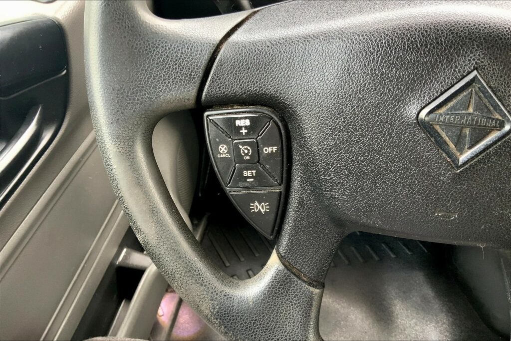 2021 CUM LT625 6×4 Sleeper