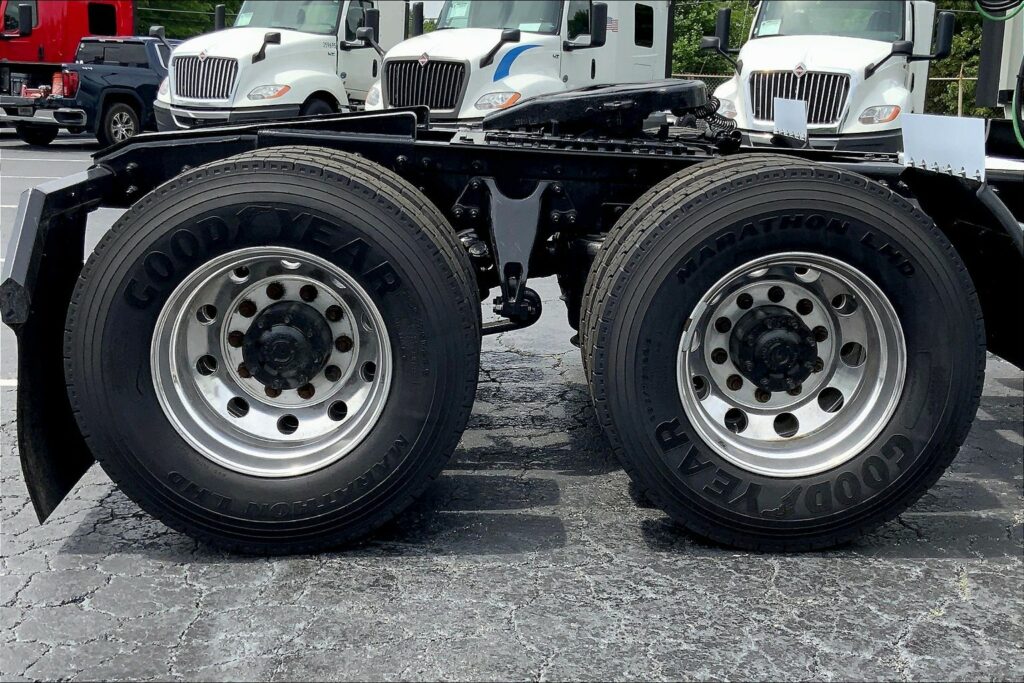 2021 CUM LT625 6×4 Sleeper