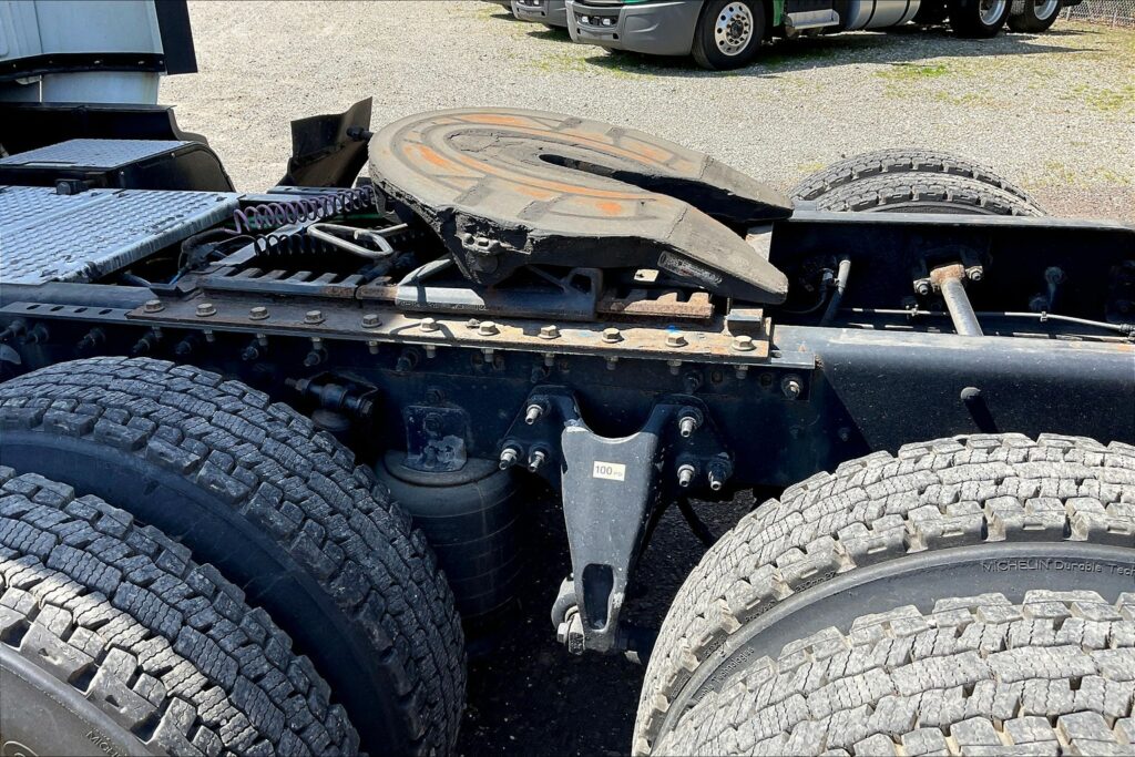 2021 CUM LT625 6×4 Sleeper