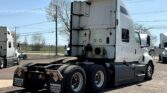 2021 CUM LT625 6×4 Sleeper