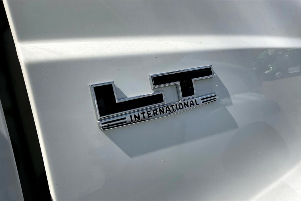 2021 CUM LT625 6×4 Sleeper