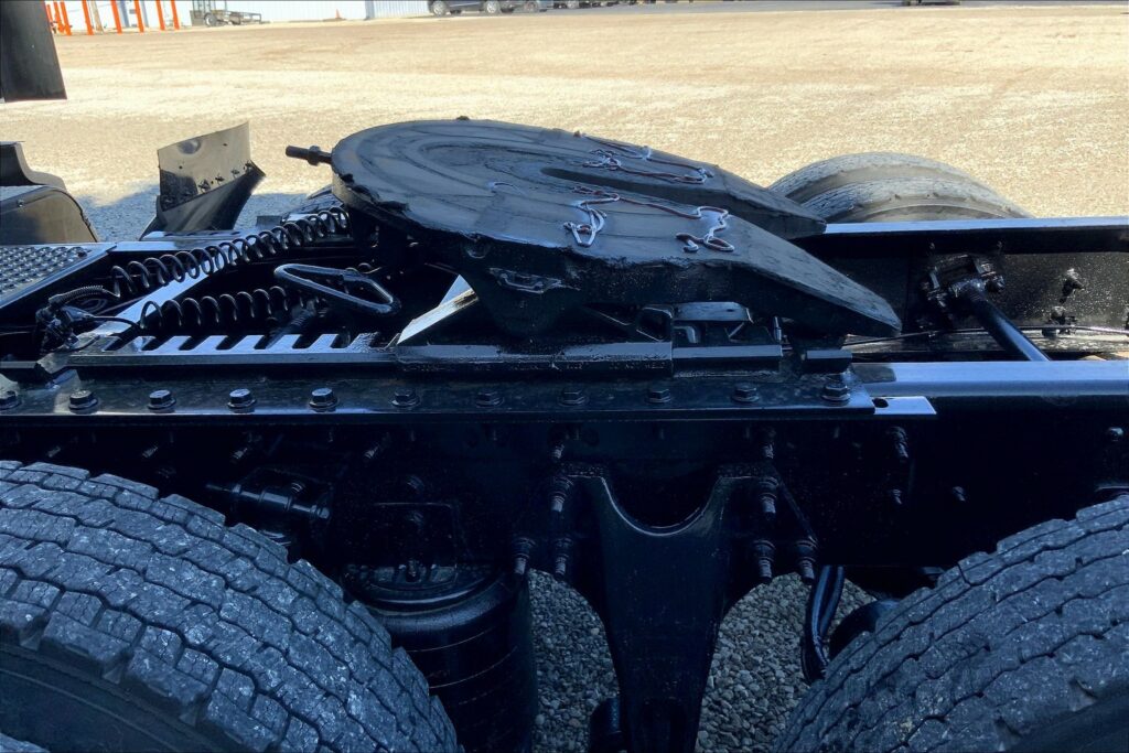 2021 CUM LT625 6×4 Sleeper