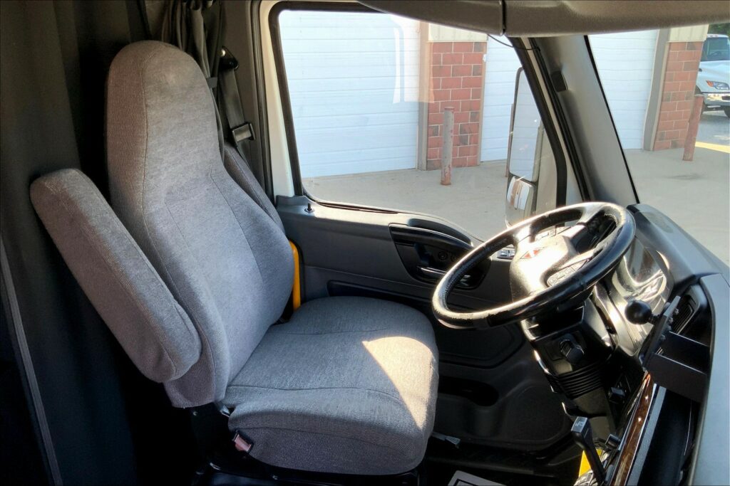 2021 CUM LT625 6×4 Sleeper