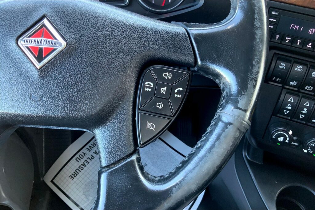 2021 CUM LT625 6×4 Sleeper