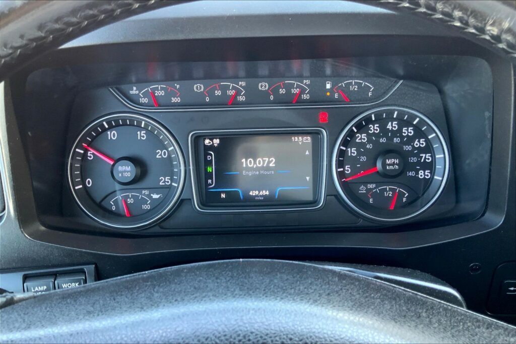 2021 CUM LT625 6×4 Sleeper