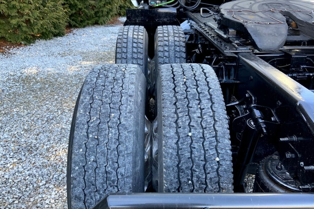 2021 CUM LT625 6×4 Sleeper