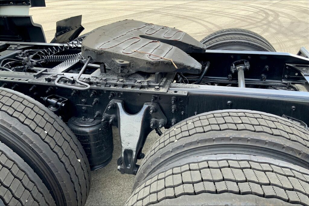 2022 CUM LT625 6×4 Sleeper