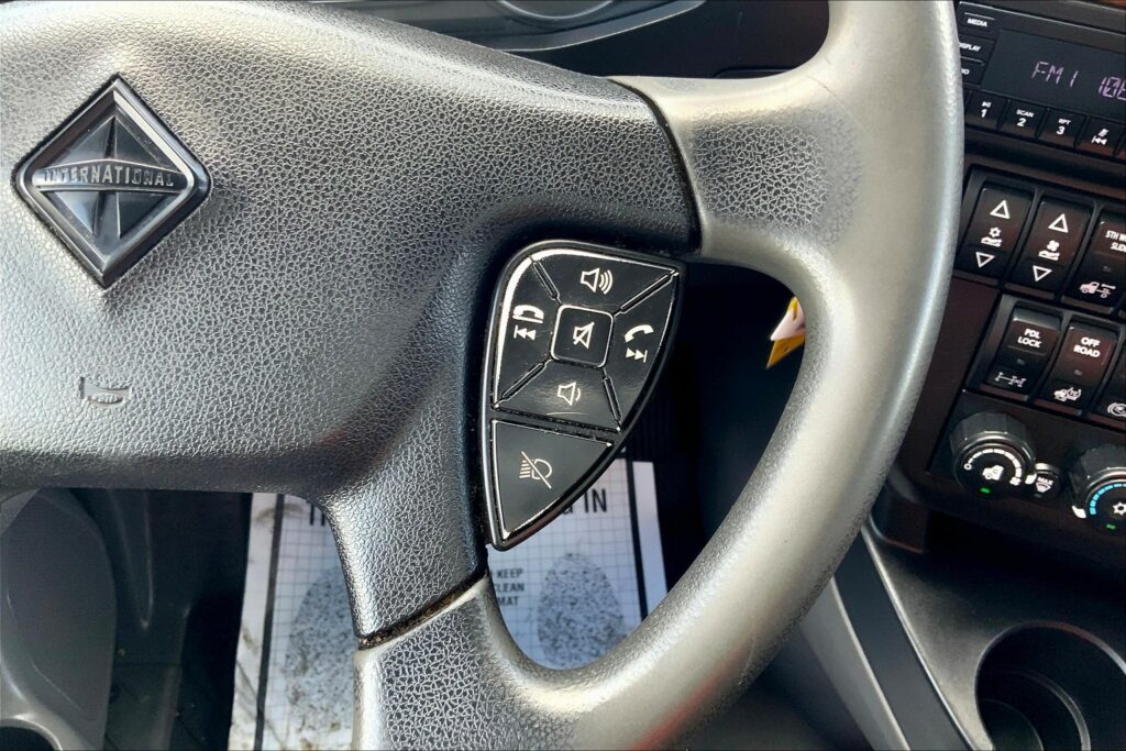 2022 CUM LT625 6×4 Sleeper