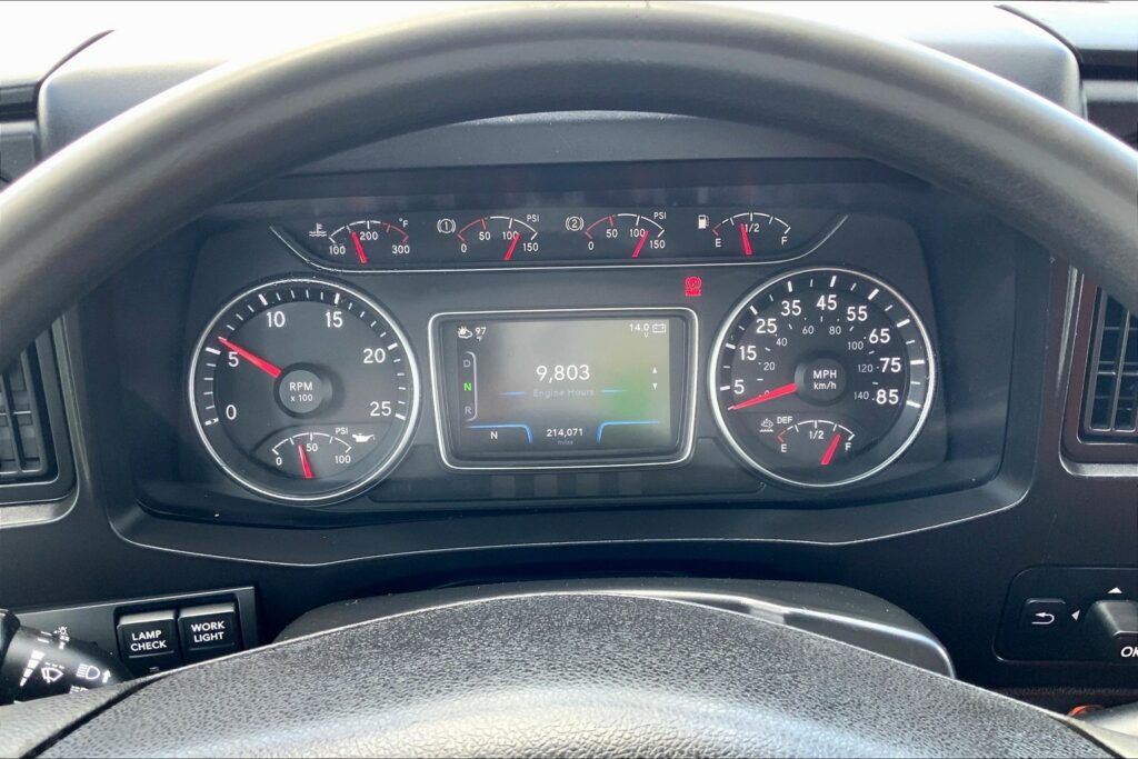 2022 CUM LT625 6×4 Sleeper