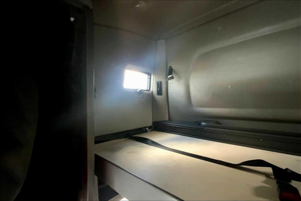 2022 CUM LT625 6×4 Sleeper