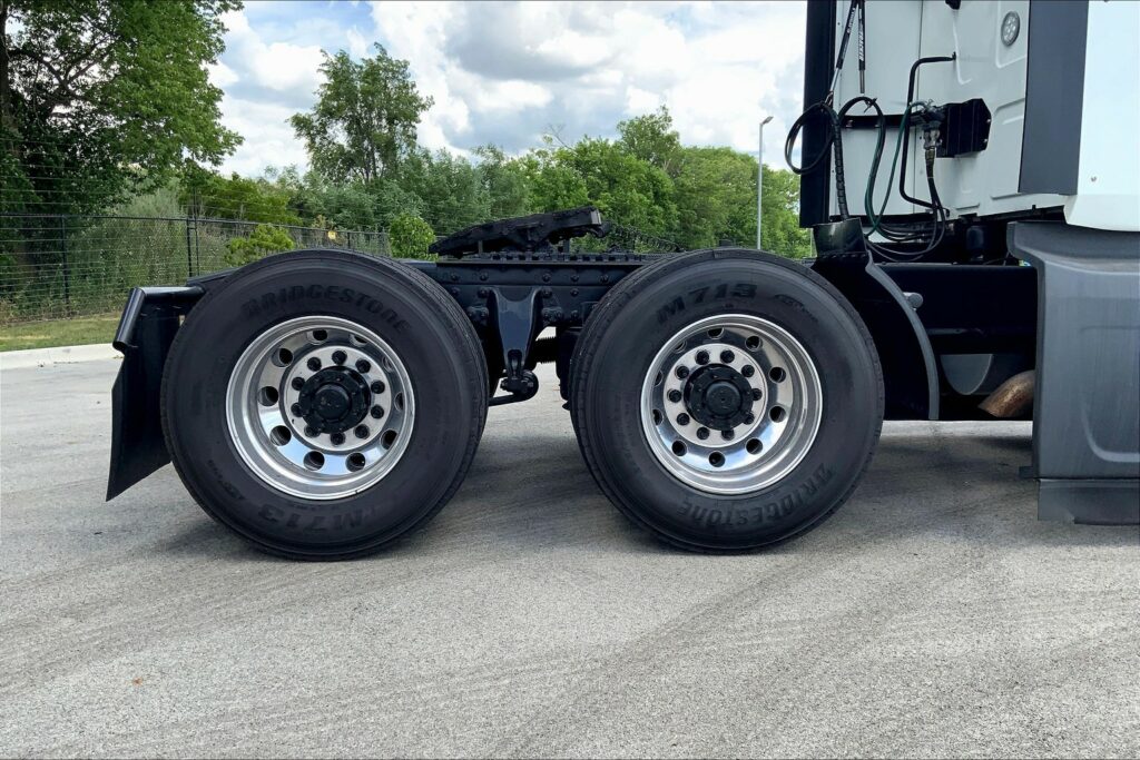 2022 CUM LT625 6×4 Sleeper