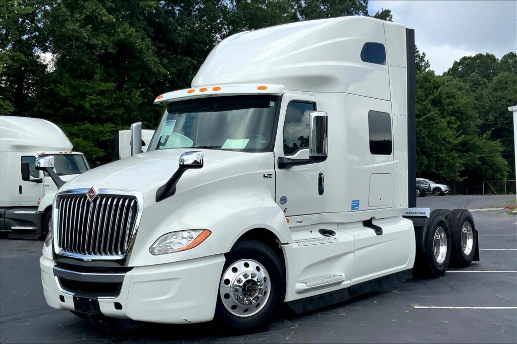 2024 CUM LT625 6X4 Sleeper