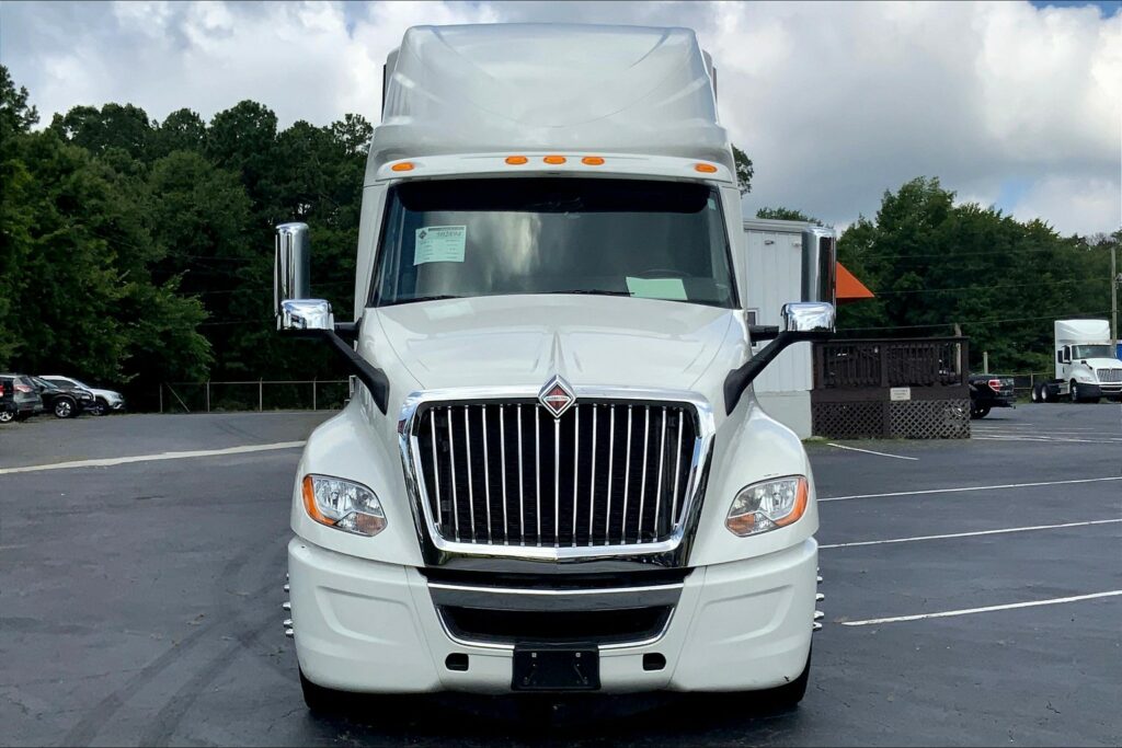 2024 CUM LT625 6X4 Sleeper