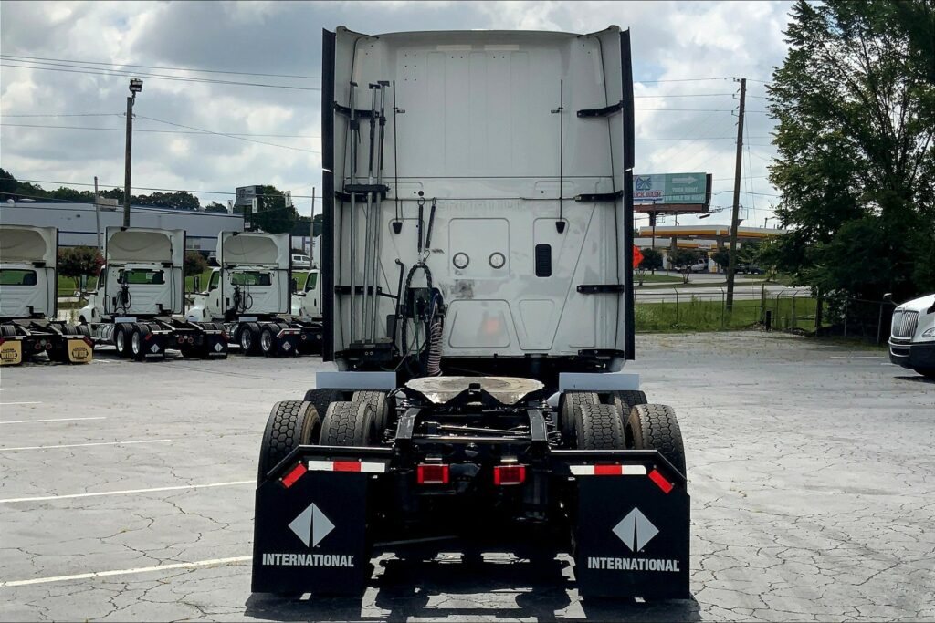 2024 CUM LT625 6X4 Sleeper