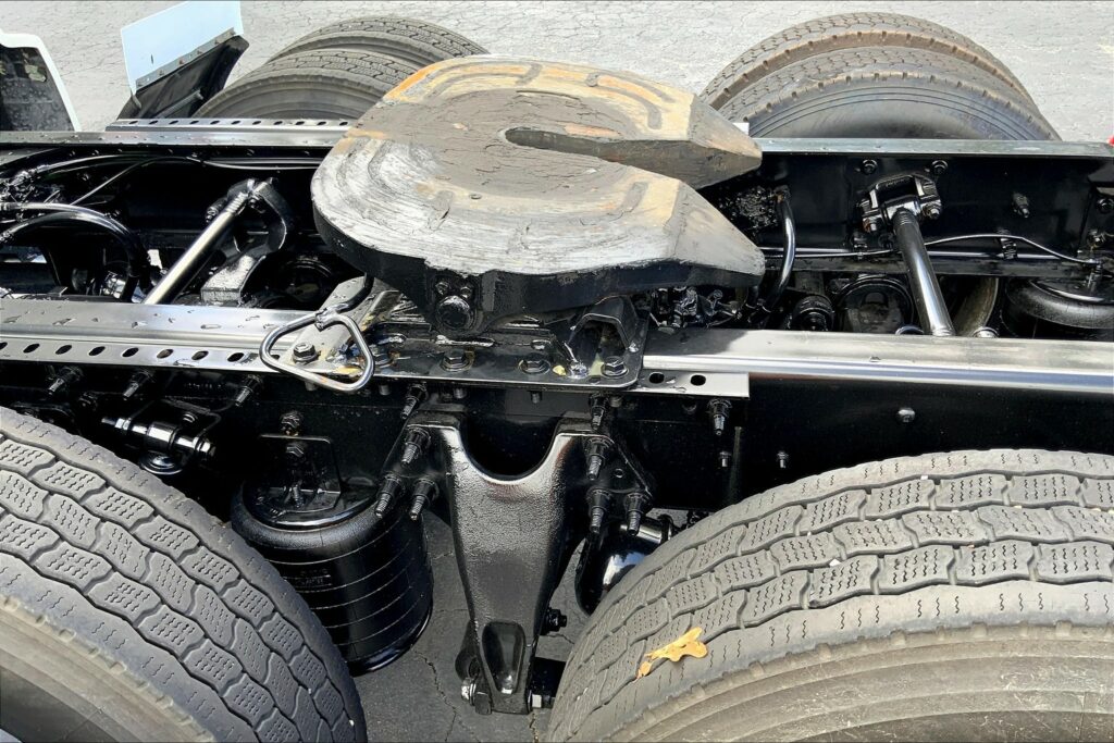 2024 CUM LT625 6X4 Sleeper