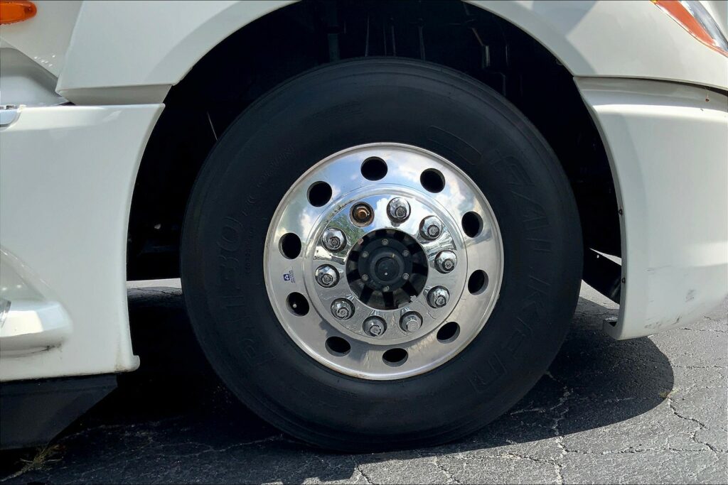 2024 CUM LT625 6X4 Sleeper